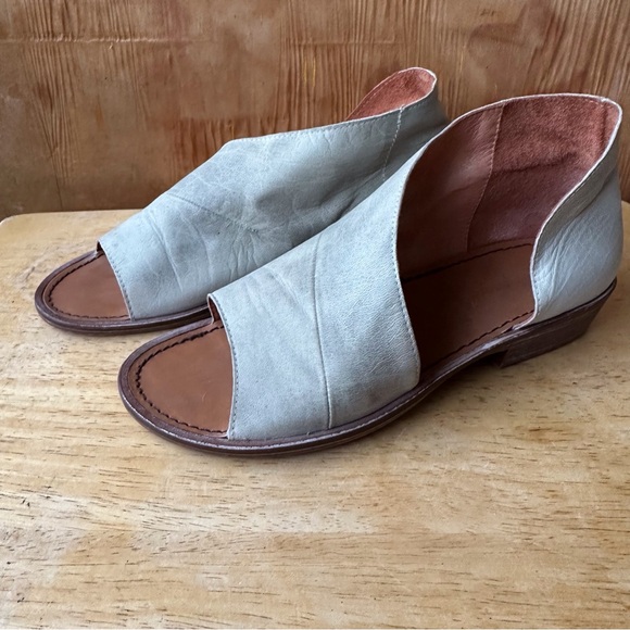 Free People Mont Blanc Asymmetrical Open Toe cut out Leather flat Sandal Gray - Picture 10 of 10